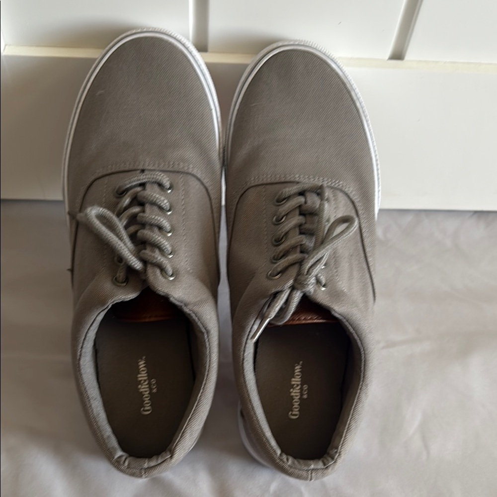 Men’s Casual Gray Canvas Sneakers